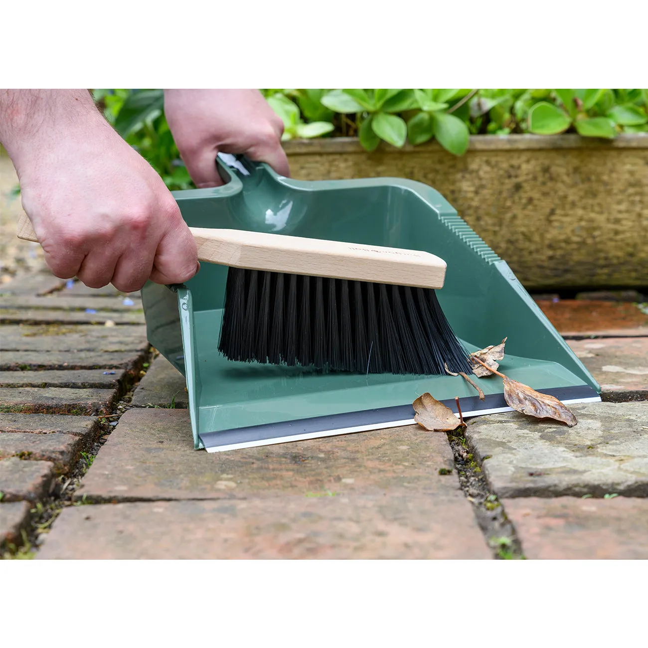 Large Dustpan and Brush Set - RHS Endorsed