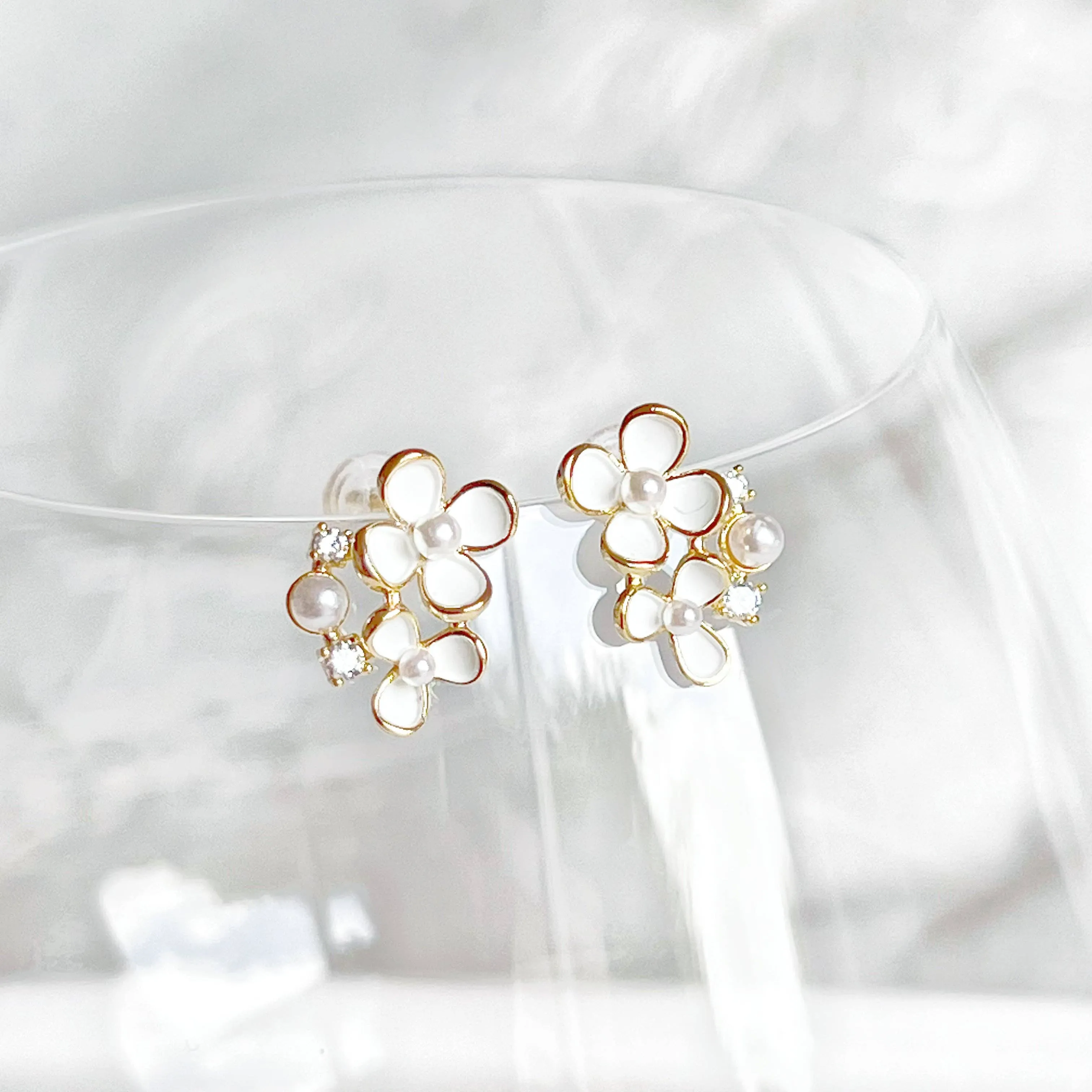 Ninaouity - Summer White Wild Flowers Earrings