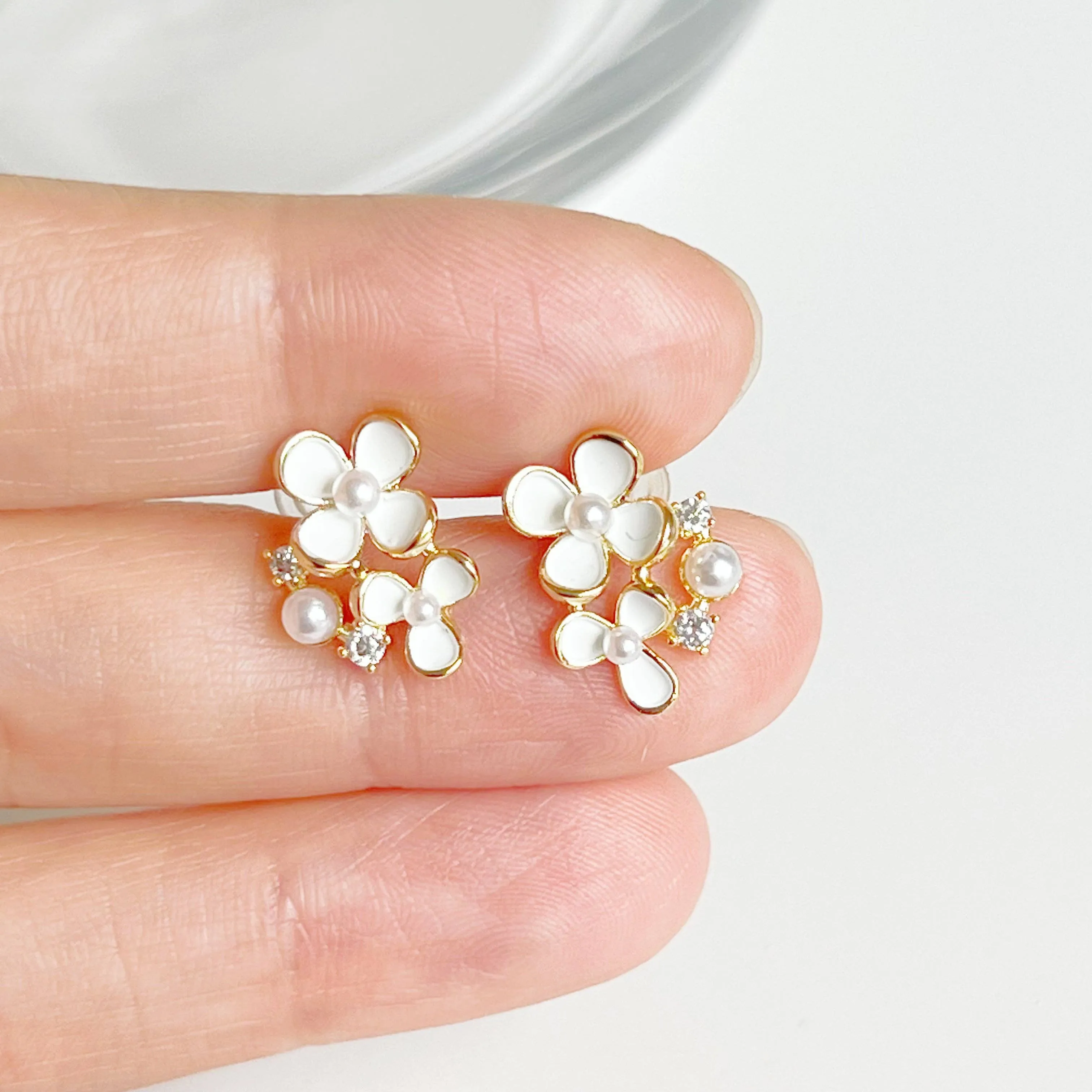 Ninaouity - Summer White Wild Flowers Earrings