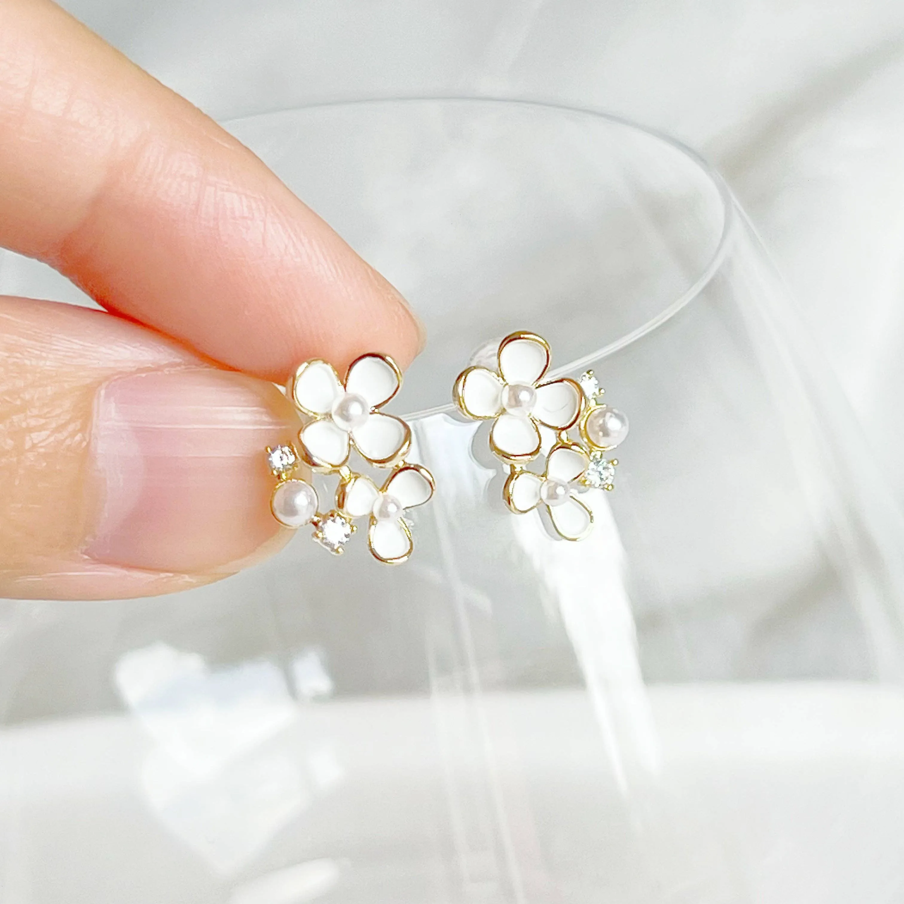 Ninaouity - Summer White Wild Flowers Earrings